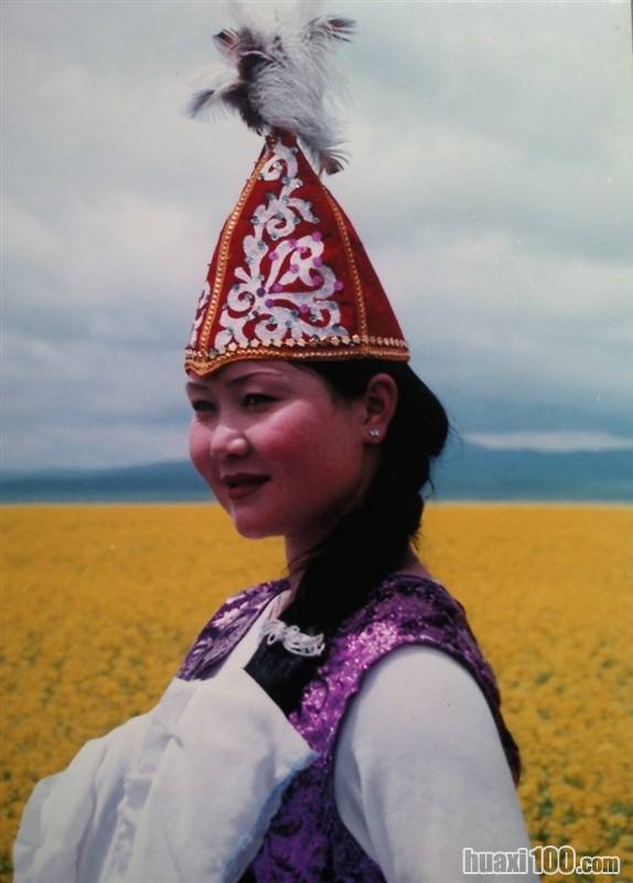 哈萨克族女青年.jpg