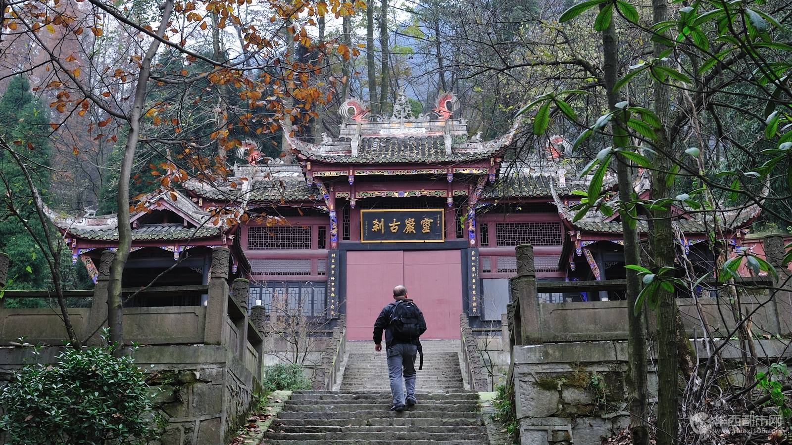 都江堰有条灵岩古街