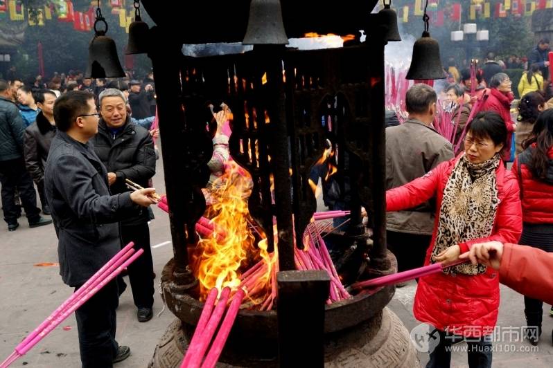 三义庙前的香炉.2014年1月31日拍摄于成都大庙会武侯祠博物馆.