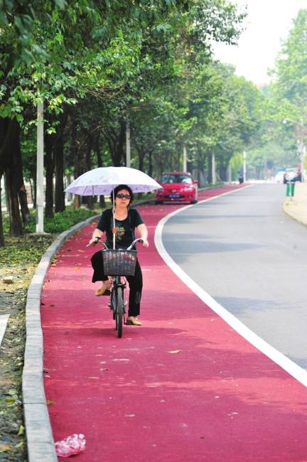 錦官橋濱河路 多了條自行車道