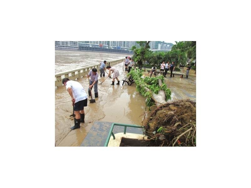3次洪峰过境 4万人上街清淤