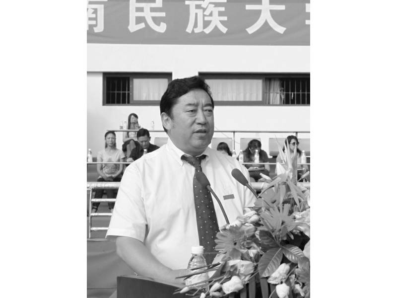 西南民大新生開學(xué)典禮，黨委書記羅布江村寄語：